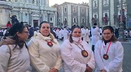 S. Agata, le devote con il sacco: dalla Messa dell'Aurora in poi una giornata dietro la Patrona