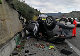 Auto contro un muro lungo la A20 Messina Palermo: morti due catanesi