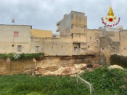 Mazara: cede un costone, tre famiglie evacuate