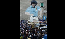 Scudetto Napoli, il Largo Maradona ai Quartieri Spagnoli è diventato un Santuario