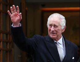 Carlo, "il cancro preso in tempo". L'abbraccio con Harry