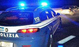 San Cristoforo, pregiudicato non si ferma all'alt della polizia e urta una volante: bloccato e denunciato