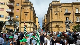 Duemila persone in piazza ad Agrigento: «Vogliamo l'acqua». Sale la rabbia in città