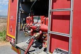 Incendio divampa in una stalla a Palermo: morto un pony