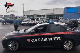 Ruba cosmetici e prodotti per l'igiene in un supermercato a Paternò: arrestata
