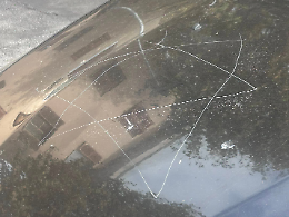 Una stella di David sul cofano e gomma dell'auto squarciata: l'intimidazione a una sindacalista