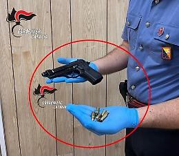 In giro a San Cristoforo con pistola, munizioni e più di 4000 euro in tasca: arrestato dai Carabinieri 