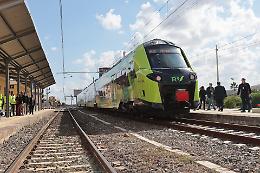 Riapre la ferrovia Palermo-Catania, inaugurati i primi 38 km di raddoppio: «Nel 2030 si farà in due ore»,  ma per ora restano 3