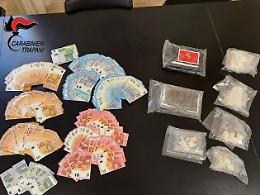 Un panetto di cocaina nel sacchetto della spesa: arrestata una donna corriere a Trapani