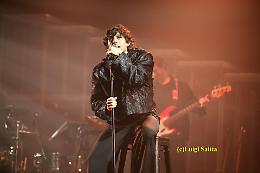 Rkomi a Catania: "Mirko nei teatri" tra calore, gabbia e libertà