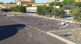 "Parcheggio del Lidl in zona Fasano (Catania) invaso dai rifiuti: chi controlla?"