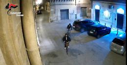 Marsala, tentano di incendiare la “Pescheria Crimi”: due fratelli ai domiciliari