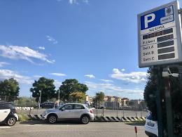 Parcheggio Nesima: stalli vuoti, qualche disservizio e la fila di "scrocconi" all'esterno