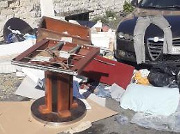 Catania. Discarica abusiva a due passi dalla Stazione Centrale