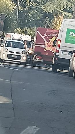 Scontro fra auto e moto: un ferito. Traffico in tilt a Catania