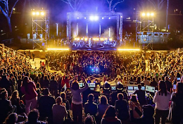 Caltanissetta si veste di luce: Corso Umberto I diventa città del Natale 2025