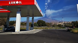 Via libera (a tempo) alle pompe Lukoil fuori dalla Russia: cosa cambia e perch&eacute; importa