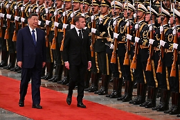 Xi e Macron, la nota congiunta sull'Ucraina: &laquo;Sostegno agli sforzi per il cessate il fuoco&raquo;