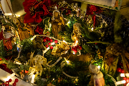 Erice accende il Natale: oltre 100 schiaccianoci e 30 presepi tra tradizione e il primo "Presepe Sportivo"