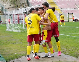 Il Messina batte la Vigor Lamezia  e non &egrave; pi&ugrave; fanalino di coda: ma si dimette il direttore sportivo