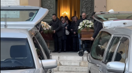 A Corleone i funerali della madre e della figlia morte insieme: &laquo;Giusi era una piccola Ges&ugrave;&raquo;