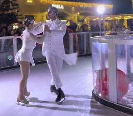 Natale a Sicilia Outlet Village: Winter Harmonies e la mostra Forever Young di Riccardo Zangelmi