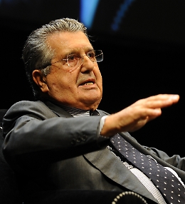 De Benedetti: &laquo;Elkann? Vender&agrave; i giornali e metter&agrave; l'oceano fra lui e i pm italiani&raquo;