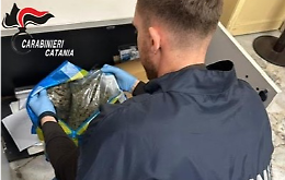 Catania, controlli antidroga: arrestato 26enne in bicicletta elettrica  