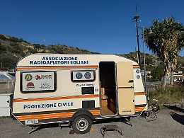 Lipari inaugura la sala radio mobile intitolata a Christian Ruggiero: la voce delle Eolie resta accesa