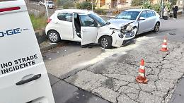 Violento scontro fra due auto a Trecastagni: tre giovani finiscono in ospedale