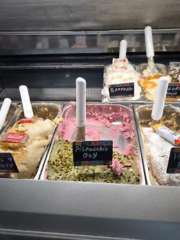 In una gelateria di Catania spunta il "pistacchio gay" verde e rosa: &laquo;Alimenta bullismo e stereotipi&raquo;