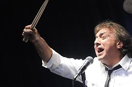 Tullio De Piscopo, ottant'anni a suon di batteria