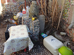 La casa del puparo pronta a diventare museo, ma dentro vive qualcuno: scoperta choc a Maregrosso