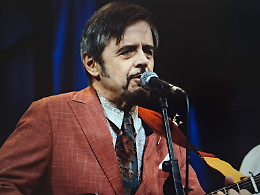 Nozze sotto censura: 'A Mirror' mette in scena la ribellione al Teatro Vittorio Emanuele