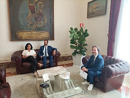 Basile apre al dialogo con gli ex sfidanti, solo in due raccolgono l'invito