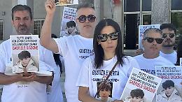 Omicidio stradale di Gabriele Giadone, il gip di Enna respinge il patteggiamento a sei mesi: &laquo;Pena inadeguata&raquo;. I genitori in presidio davanti al tribunale
