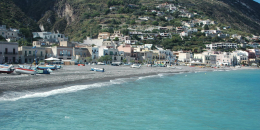Tragedia a Lipari: turista 59enne colto da malore muore in mare davanti a Canneto