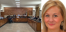 Sfiduciata la sindaca di Aci Catena Margherita Ferro: il Comune sar&agrave; retto da un commissario