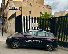 Calci, pugni e umiliazioni contro le figlie minorenni, arrestata a Palermo una coppia di genitori
