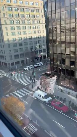Sparatoria a Washington a due passi dalla Casa Bianca, morti due militari: il video dei primi soccorsi