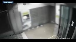 Targa contraffatta su auto a noleggio: catturati in piena azione dalla polizia