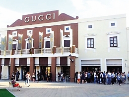 «Trasferimento in altre 2 province per 18 lavoratori del Gucci store»