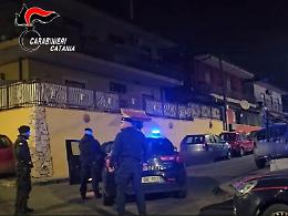 Per "riconoscersi" nel clan attaccavano lo scudetto del Milan: «Con questi adesivi stiamo volando»