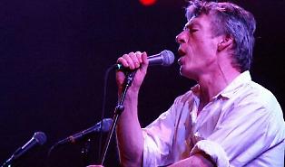 Ci lascia a 72 anni una leggenda della musica: il batterista che mischiava folk e punk