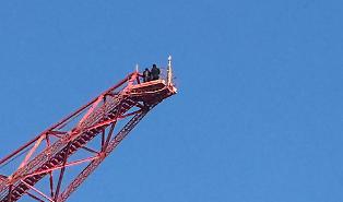 La bravata di quattro giovani, sino in cima al Pilone