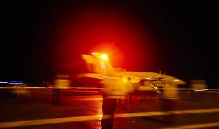 I droni dell'IRGC avrebbero colpito la portaerei Abraham Lincoln: gli Usa smentiscono