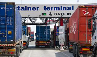 La tregua dei Tir salva i supermercati: Salvini convoca i trasportatori, blocco sospeso