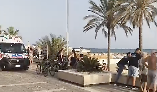 Marina di Ragusa, bagnanti sorpresi dalle correnti: interventi rapidi e mezzi di soccorso sul lungomare