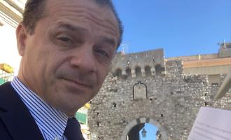 Cateno De Luca travolge il centrodestra: Sud chiama Nord conquista la Tirrenica e azzera Forza Italia