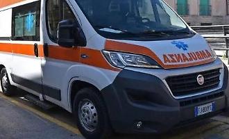 Si schianta con l'auto contro un muro sulla statale 113 Palermo-Messina: morto 57enne